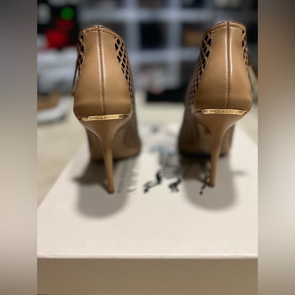 Burberry peep toe heels - Picture 3 of 6